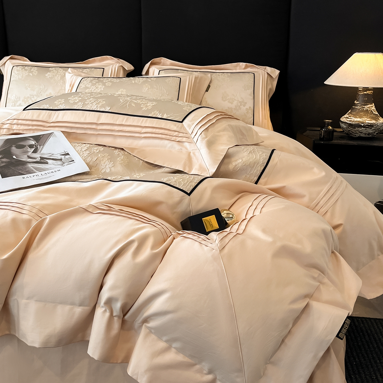 91家纺网 家纺一手货源 找家纺 置顶家纺 2025新款洛神系列亲肤提花拼角压框四件套 洛神-浅香槟