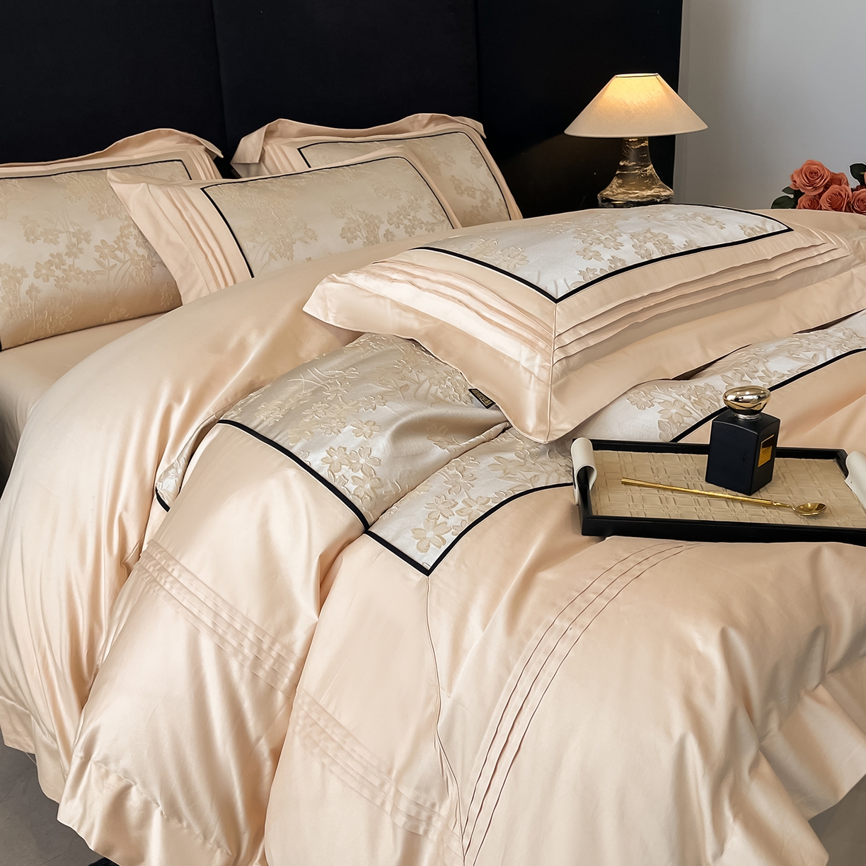 91家纺网 家纺一手货源 找家纺 置顶家纺 2025新款洛神系列亲肤提花拼角压框四件套 洛神-浅香槟