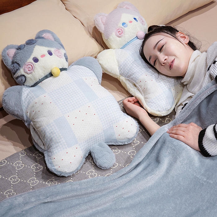 91家纺网 家纺一手货源 找家纺 仟亿莱 2025新款抱抱猫豆袋三用玩偶抱枕 三用奶咖猫