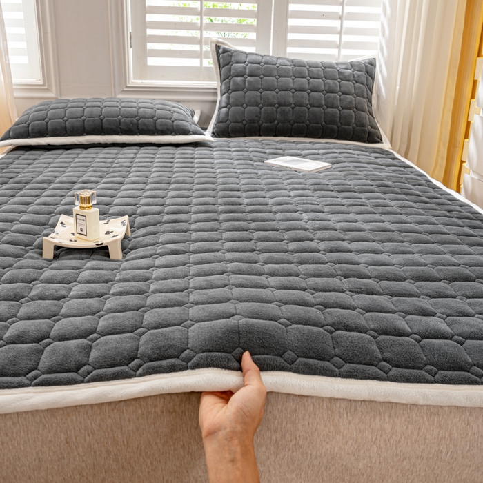 女子家纺 2025新款全消光牛奶绒床垫 绅士灰
