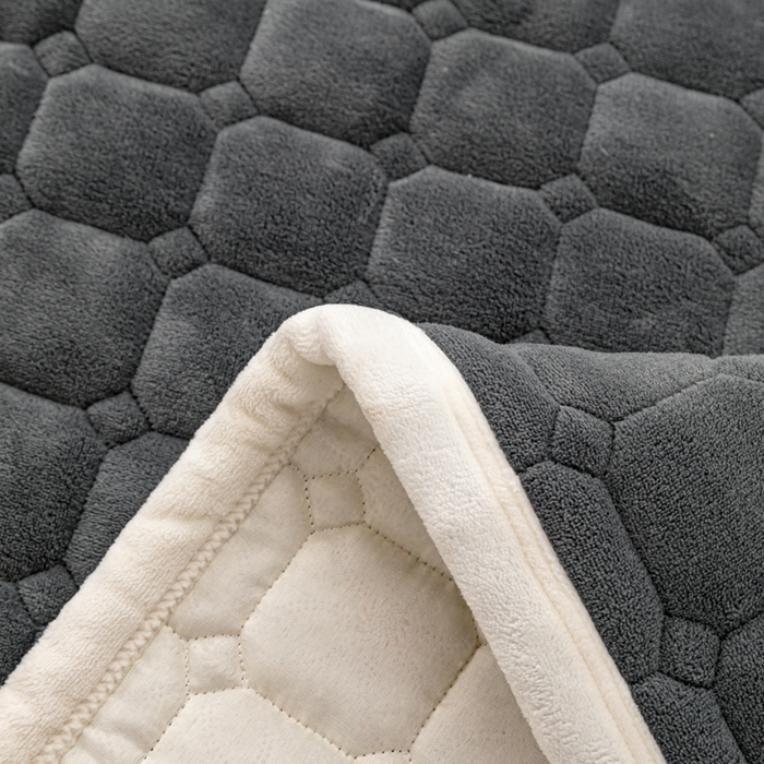 91家纺网 家纺一手货源 找家纺 女子家纺 2025新款全消光牛奶绒床垫 绅士灰