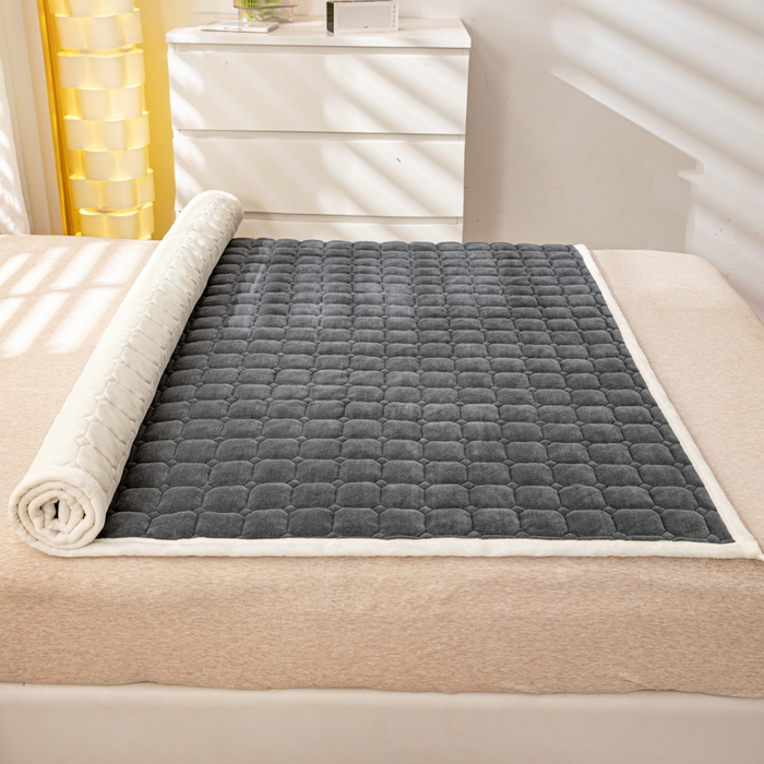 91家纺网 家纺一手货源 找家纺 女子家纺 2025新款全消光牛奶绒床垫 绅士灰