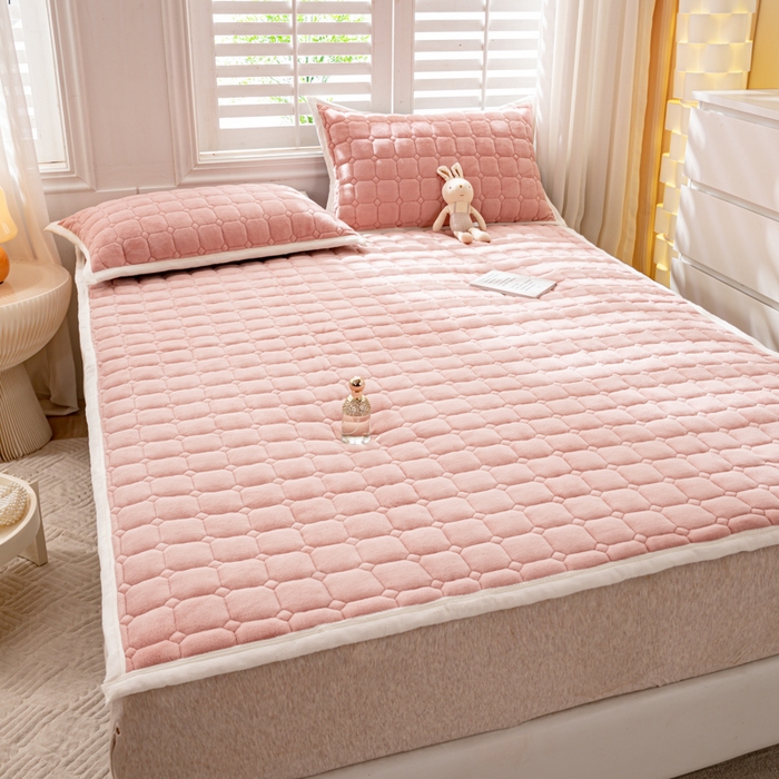 91家纺网 家纺一手货源 找家纺 女子家纺 2025新款全消光牛奶绒床垫 浅豆沙