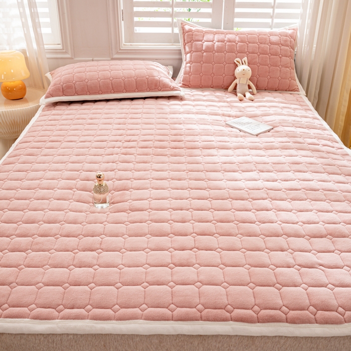 91家纺网 家纺一手货源 找家纺 女子家纺 2025新款全消光牛奶绒床垫 浅豆沙