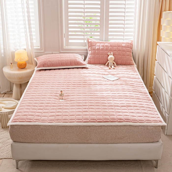 91家纺网 家纺一手货源 找家纺 女子家纺 2025新款全消光牛奶绒床垫 浅豆沙