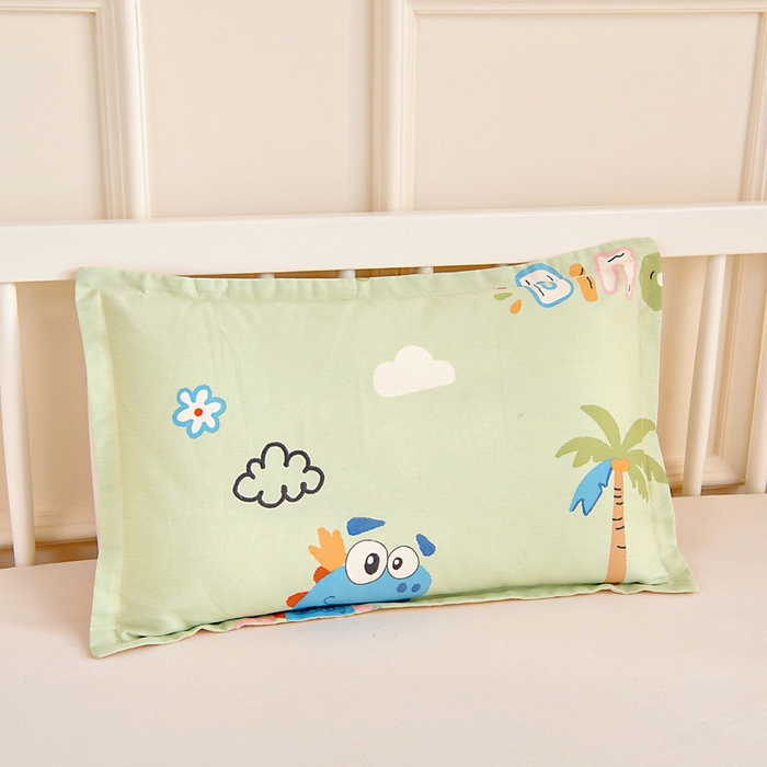 91家纺网 家纺一手货源 找家纺 芭伯妮 2026新款全棉AB版幼儿园三件套宝宝午睡被子六件套儿童被套多件套（第一批） 度假恐龙-绿