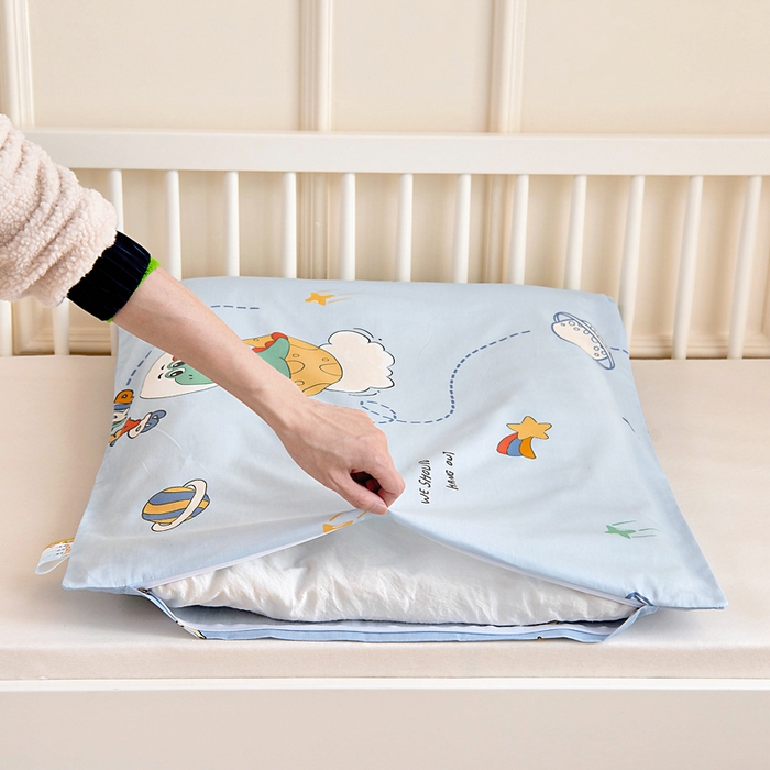 91家纺网 家纺一手货源 找家纺 芭伯妮 2026新款全棉AB版幼儿园三件套宝宝午睡被子六件套儿童被套多件套（第一批） 星际恐龙