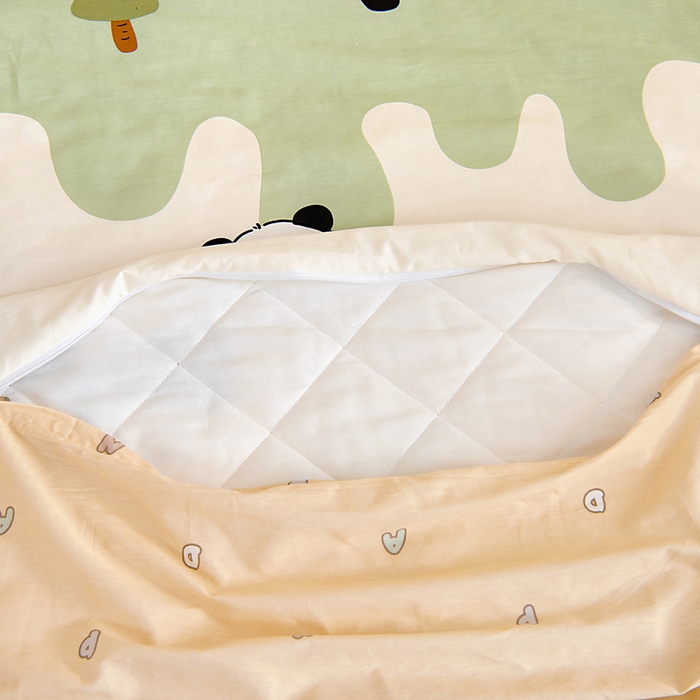 91家纺网 家纺一手货源 找家纺 芭伯妮 2026新款全棉AB版幼儿园三件套宝宝午睡被子六件套儿童被套多件套（第一批） 熊猫鸭鸭乐-绿