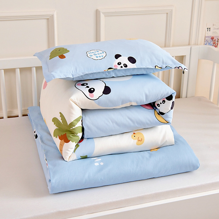 91家纺网 家纺一手货源 找家纺 芭伯妮 2026新款全棉AB版幼儿园三件套宝宝午睡被子六件套儿童被套多件套（第一批） 熊猫鸭鸭乐-蓝