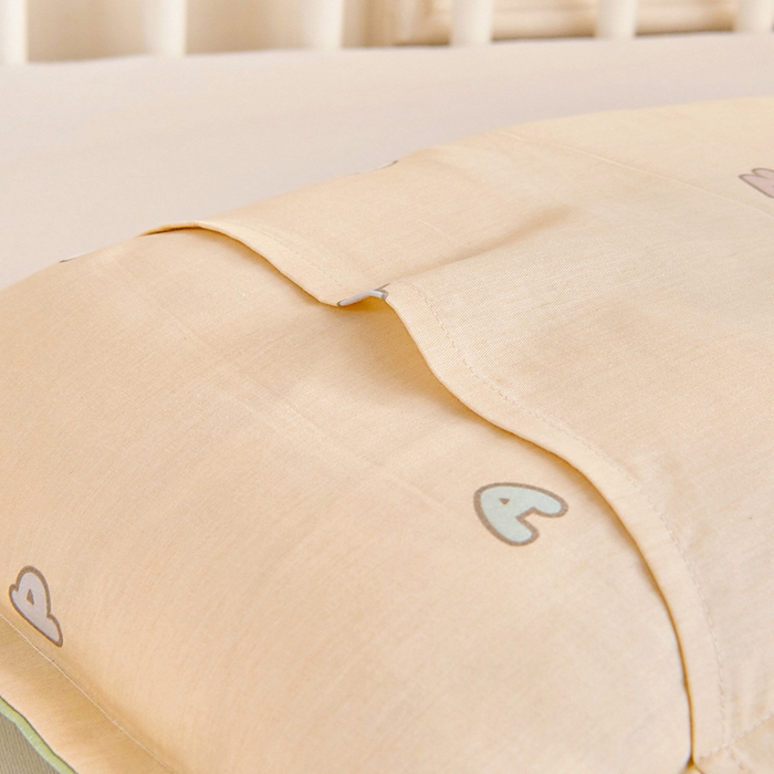 91家纺网 家纺一手货源 找家纺 芭伯妮 2026新款全棉AB版幼儿园三件套宝宝午睡被子六件套儿童被套多件套（第一批） 熊猫鸭鸭乐-绿