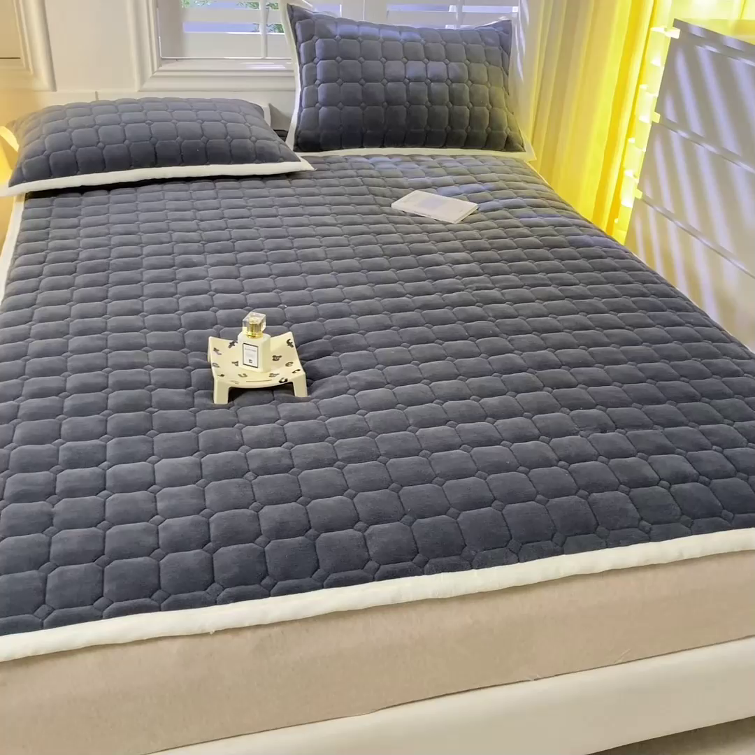 91家纺网 家纺一手货源 找家纺 女子家纺 2025新款全消光牛奶绒床垫 绅士灰