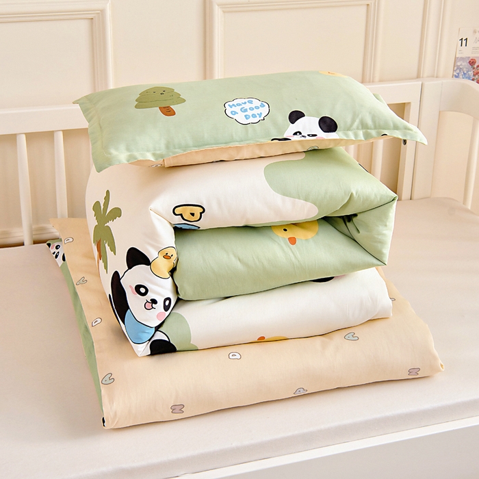 91家纺网 家纺一手货源 找家纺 芭伯妮 2026新款全棉AB版幼儿园三件套宝宝午睡被子六件套儿童被套多件套（第一批） 熊猫鸭鸭乐-绿