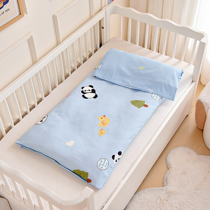 91家纺网 家纺一手货源 找家纺 芭伯妮 2026新款全棉AB版幼儿园三件套宝宝午睡被子六件套儿童被套多件套（第一批） 熊猫鸭鸭乐-蓝