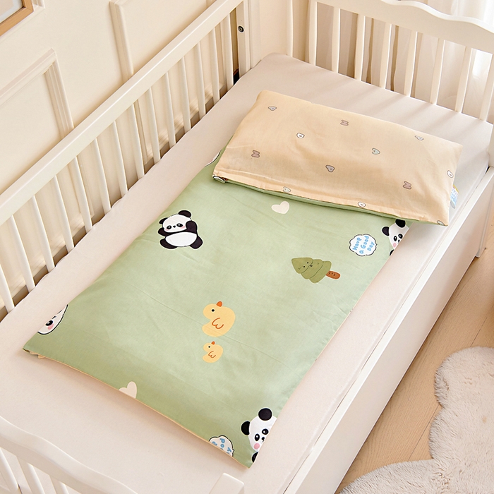 91家纺网 家纺一手货源 找家纺 芭伯妮 2026新款全棉AB版幼儿园三件套宝宝午睡被子六件套儿童被套多件套（第一批） 熊猫鸭鸭乐-绿