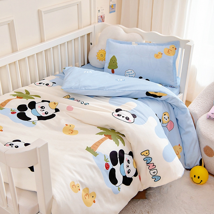 91家纺网 家纺一手货源 找家纺 芭伯妮 2026新款全棉AB版幼儿园三件套宝宝午睡被子六件套儿童被套多件套（第一批） 熊猫鸭鸭乐-蓝