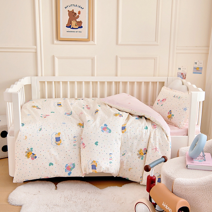 91家纺网 家纺一手货源 找家纺 芭伯妮 2026新款全棉AB版幼儿园三件套宝宝午睡被子六件套儿童被套多件套（第一批） 彩虹木马