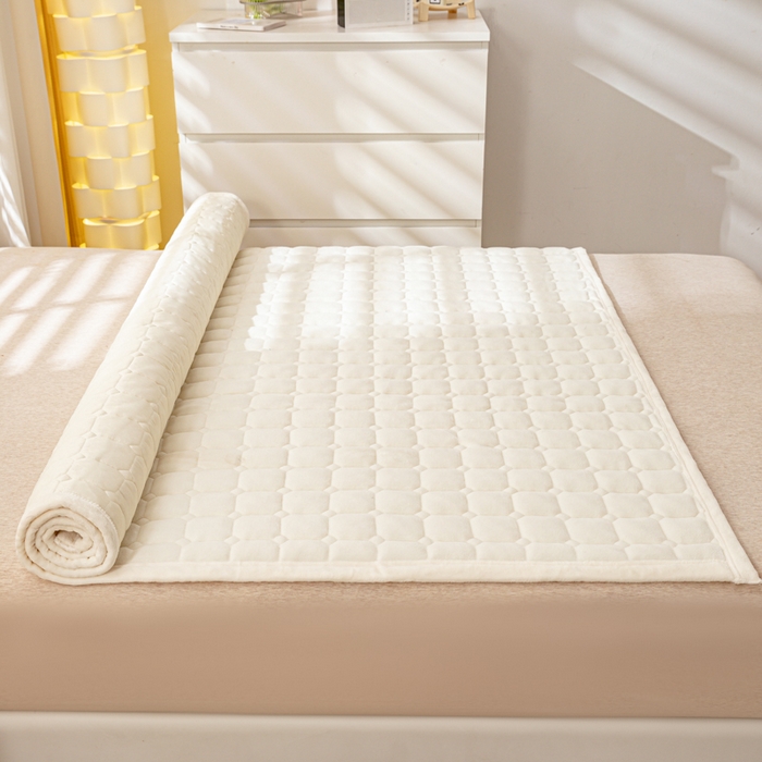 91家纺网 家纺一手货源 找家纺 女子家纺 2025新款全消光牛奶绒床垫 奶油白