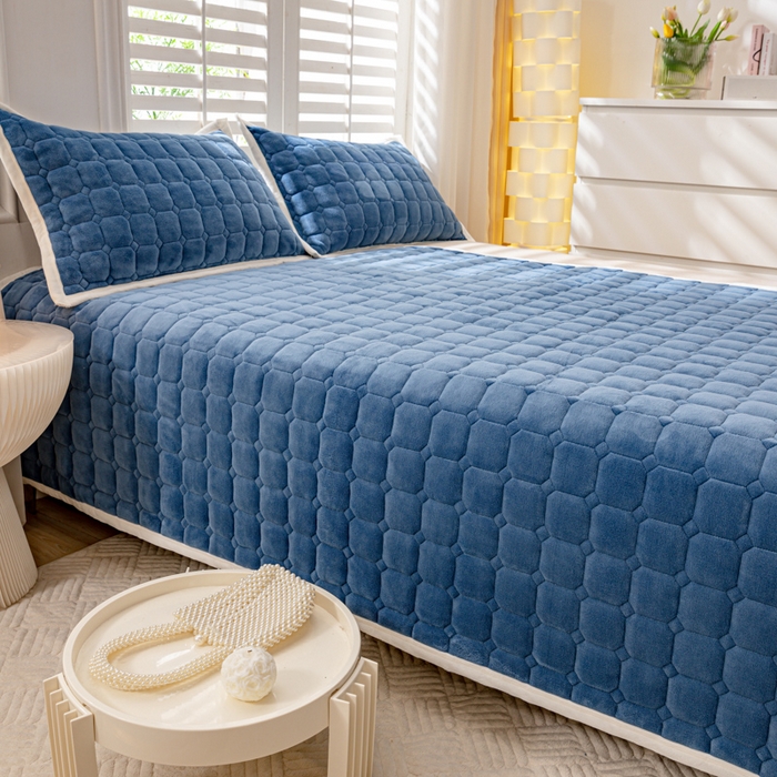 91家纺网 家纺一手货源 找家纺 女子家纺 2025新款全消光牛奶绒床垫 宝石蓝