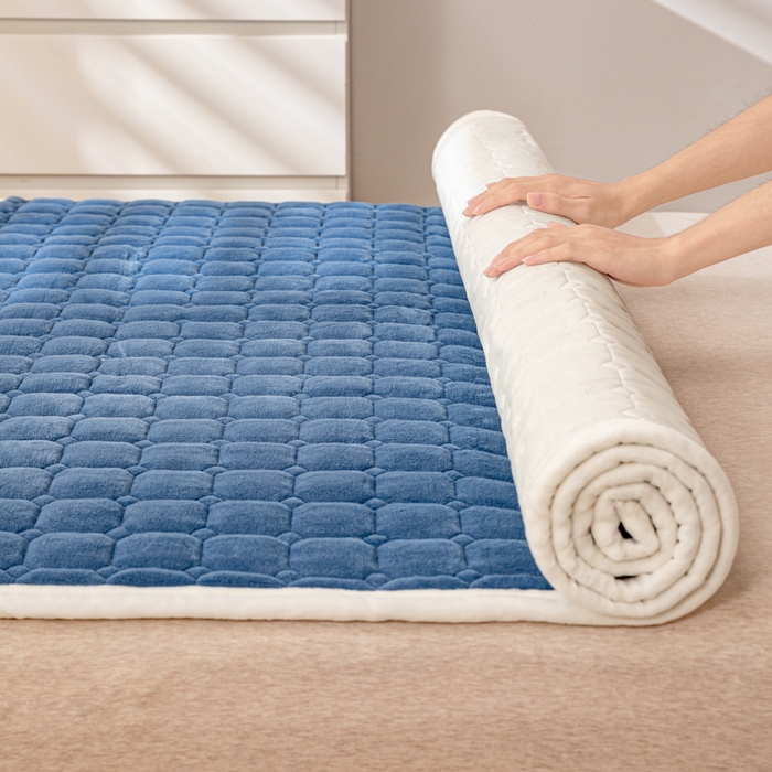 91家纺网 家纺一手货源 找家纺 女子家纺 2025新款全消光牛奶绒床垫 宝石蓝