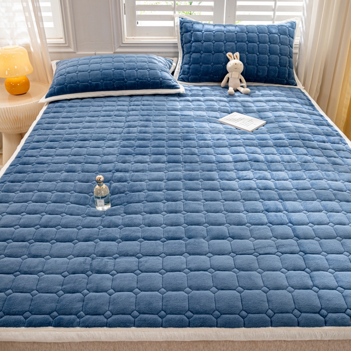 91家纺网 家纺一手货源 找家纺 女子家纺 2025新款全消光牛奶绒床垫 宝石蓝