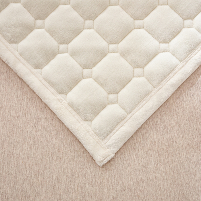 91家纺网 家纺一手货源 找家纺 女子家纺 2025新款全消光牛奶绒床垫 奶油白