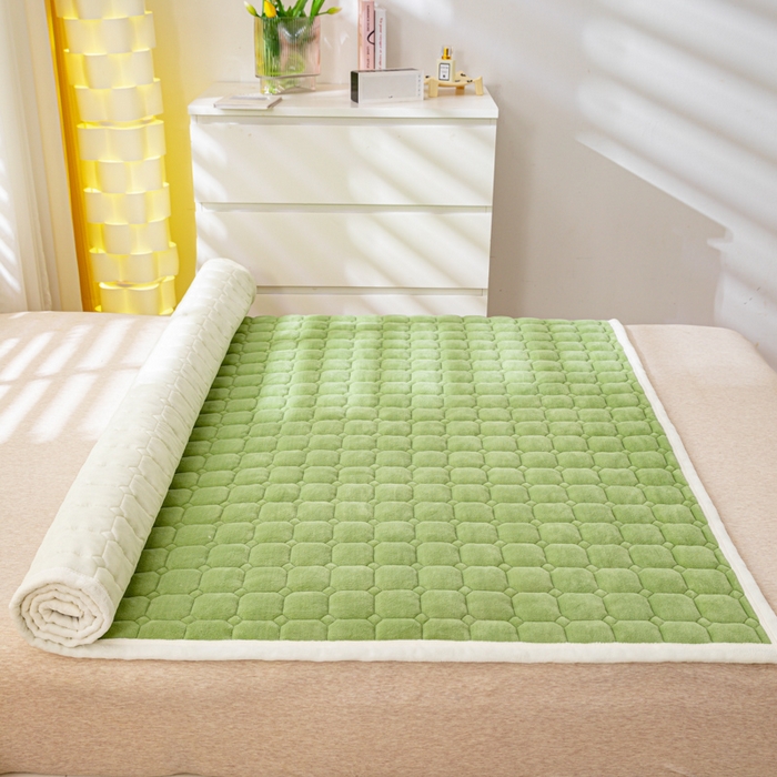 91家纺网 家纺一手货源 找家纺 女子家纺 2025新款全消光牛奶绒床垫 苹果绿