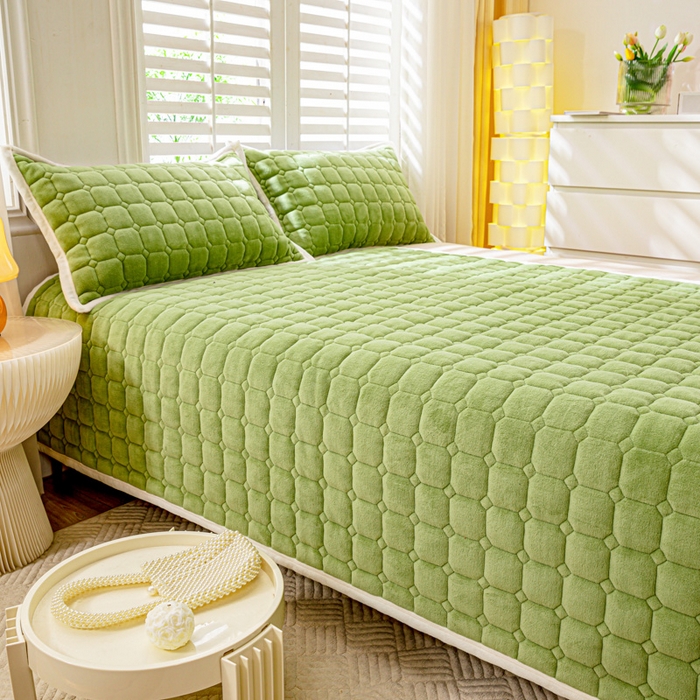 91家纺网 家纺一手货源 找家纺 女子家纺 2025新款全消光牛奶绒床垫 苹果绿