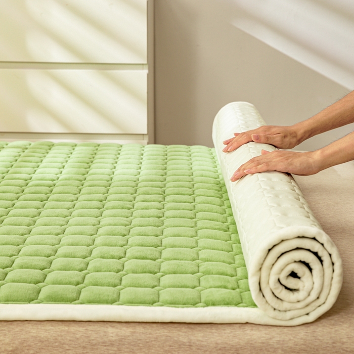 91家纺网 家纺一手货源 找家纺 女子家纺 2025新款全消光牛奶绒床垫 苹果绿