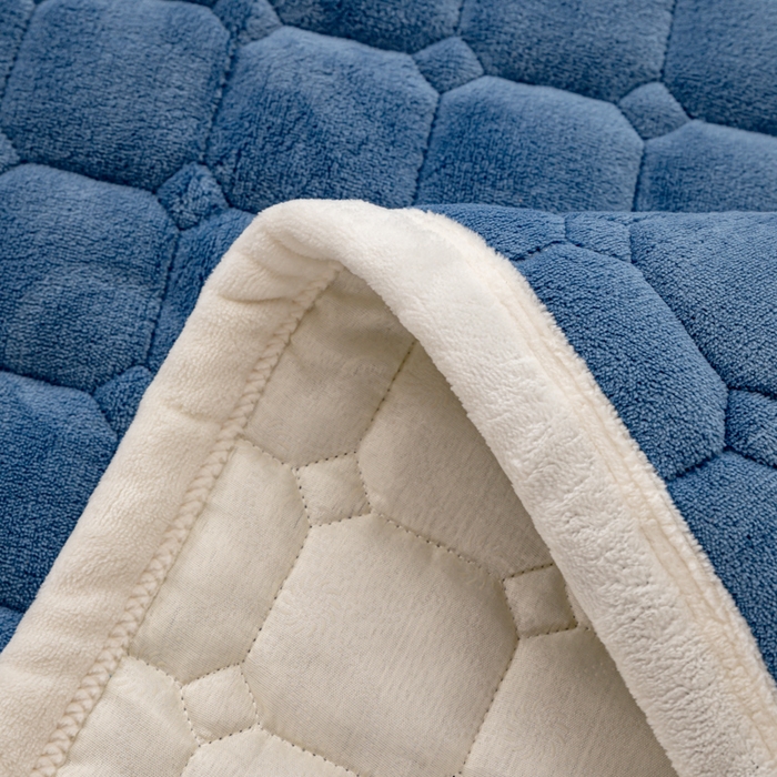 91家纺网 家纺一手货源 找家纺 女子家纺 2025新款全消光牛奶绒床垫 宝石蓝