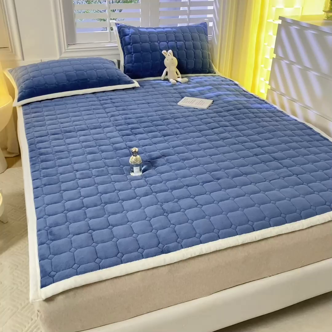 91家纺网 家纺一手货源 找家纺 女子家纺 2025新款全消光牛奶绒床垫 宝石蓝