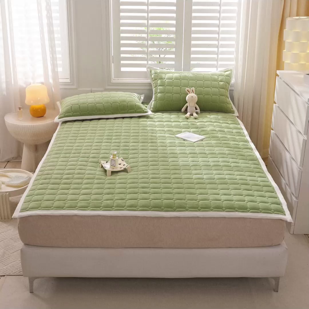 91家纺网 家纺一手货源 找家纺 女子家纺 2025新款全消光牛奶绒床垫 苹果绿