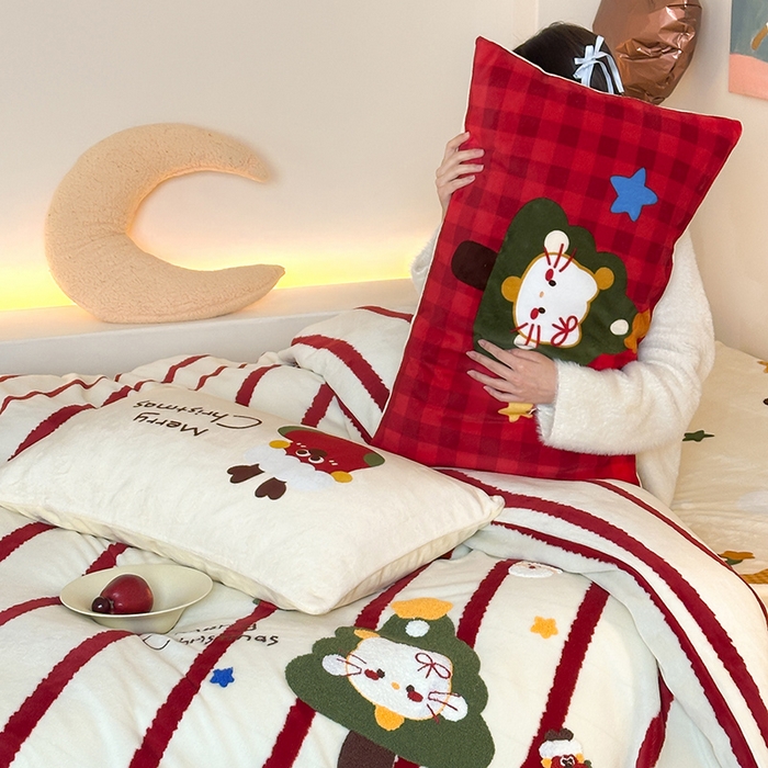91家纺网 家纺一手货源 找家纺 （总）桃子家居 2025新款A类毛巾绣立体数码印花可爱卡通圣诞印加绣加厚牛奶绒系列四件套