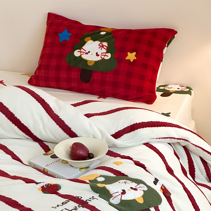 91家纺网 家纺一手货源 找家纺 （总）桃子家居 2025新款A类毛巾绣立体数码印花可爱卡通圣诞印加绣加厚牛奶绒系列四件套