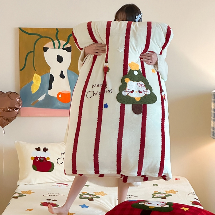 桃子家居 2025新款A类毛巾绣立体数码印花可爱卡通圣诞印加绣加厚牛奶绒系列四件套 绒印加绣-安哥拉红条猫咪