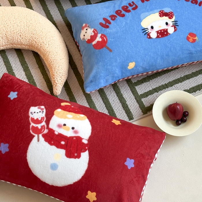 91家纺网 家纺一手货源 找家纺 桃子家居 2025新款A类毛巾绣立体数码印花可爱卡通圣诞印加绣加厚牛奶绒系列四件套 绒印加绣-福运猫咪