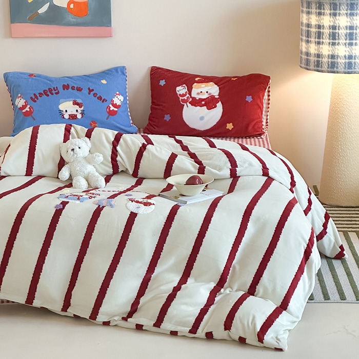 91家纺网 家纺一手货源 找家纺 桃子家居 2025新款A类毛巾绣立体数码印花可爱卡通圣诞印加绣加厚牛奶绒系列四件套 绒印加绣-福运猫咪