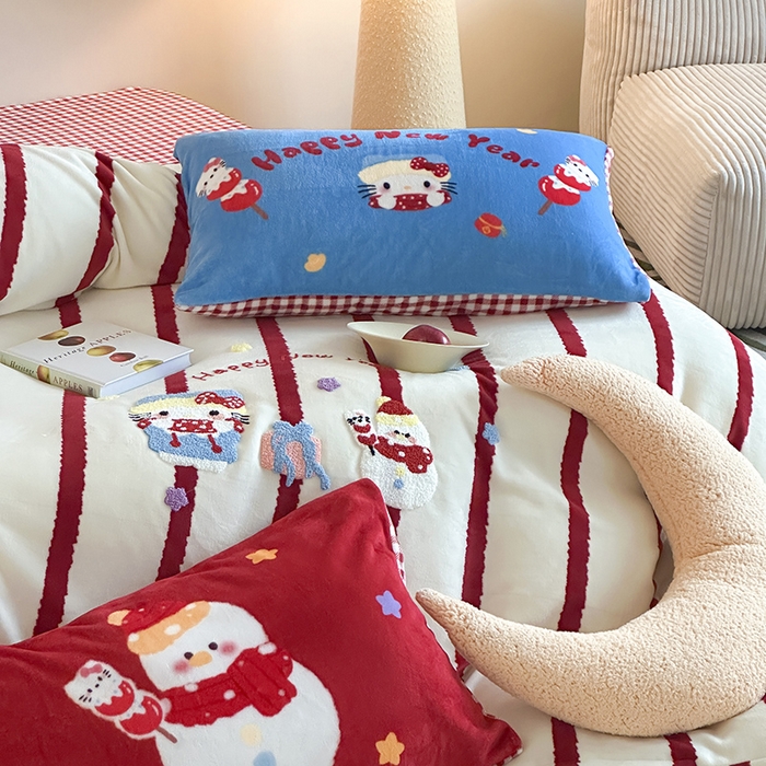 91家纺网 家纺一手货源 找家纺 桃子家居 2025新款A类毛巾绣立体数码印花可爱卡通圣诞印加绣加厚牛奶绒系列四件套 绒印加绣-福运猫咪