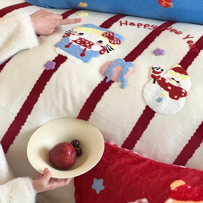 91家纺网 家纺一手货源 找家纺 桃子家居 2025新款A类毛巾绣立体数码印花可爱卡通圣诞印加绣加厚牛奶绒系列四件套 绒印加绣-福运猫咪