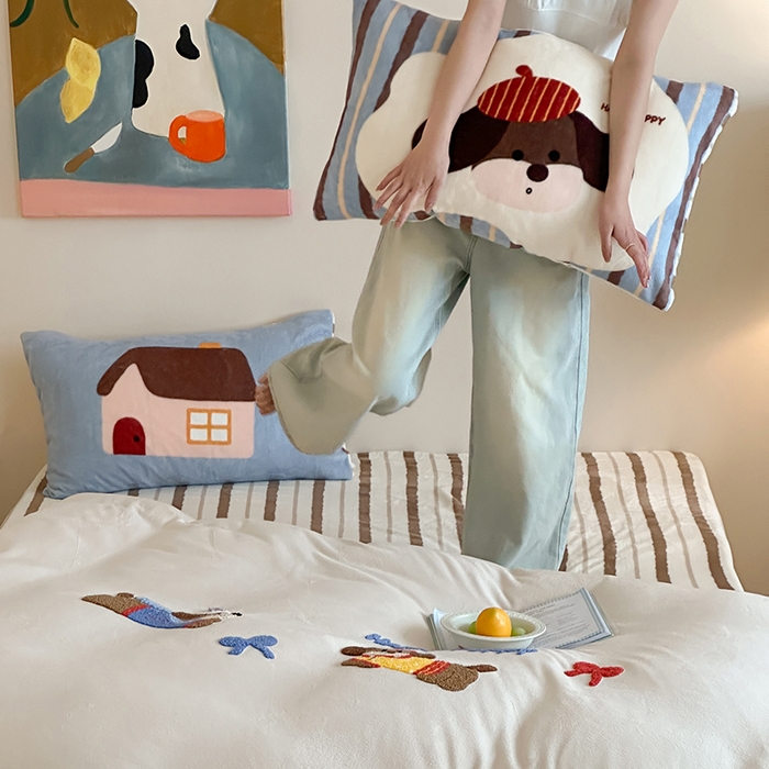 91家纺网 家纺一手货源 找家纺 桃子家居 2025新款A类毛巾绣立体数码印花可爱卡通圣诞印加绣加厚牛奶绒系列四件套 绒印加绣-奶油欢乐狗