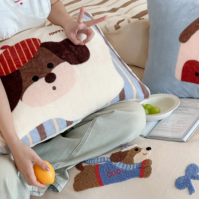 91家纺网 家纺一手货源 找家纺 桃子家居 2025新款A类毛巾绣立体数码印花可爱卡通圣诞印加绣加厚牛奶绒系列四件套 绒印加绣-奶油欢乐狗