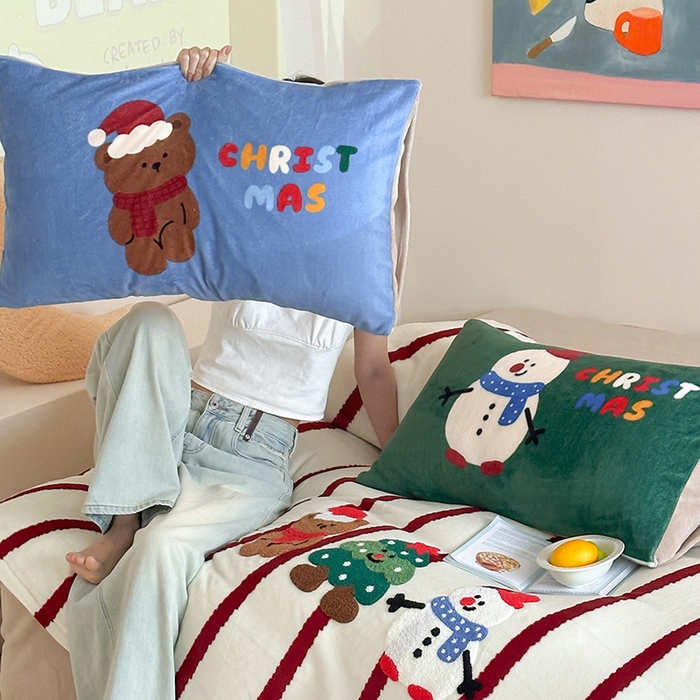 91家纺网 家纺一手货源 找家纺 桃子家居 2025新款A类毛巾绣立体数码印花可爱卡通圣诞印加绣加厚牛奶绒系列四件套 绒印加绣-条纹圣诞快乐