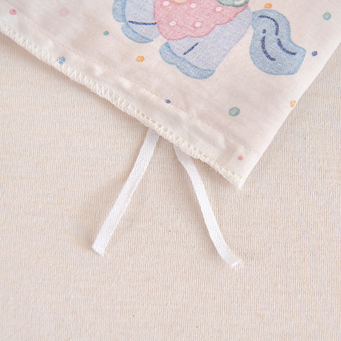 91家纺网 家纺一手货源 找家纺 芭伯妮 2026新款全棉AB版幼儿园三件套宝宝午睡被子六件套儿童被套多件套（第一批） 彩虹木马