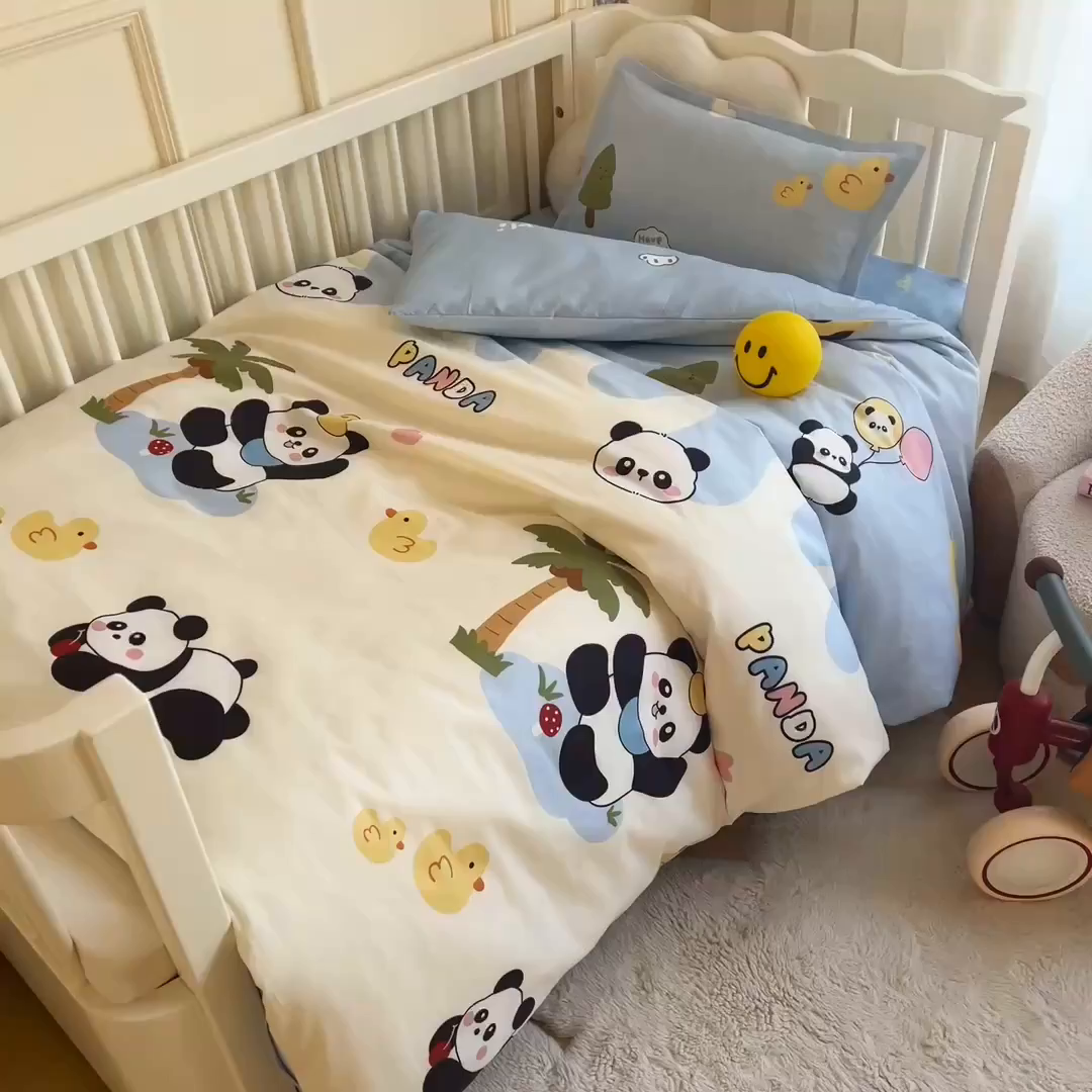 91家纺网 家纺一手货源 找家纺 芭伯妮 2026新款全棉AB版幼儿园三件套宝宝午睡被子六件套儿童被套多件套（第一批） 熊猫鸭鸭乐-蓝