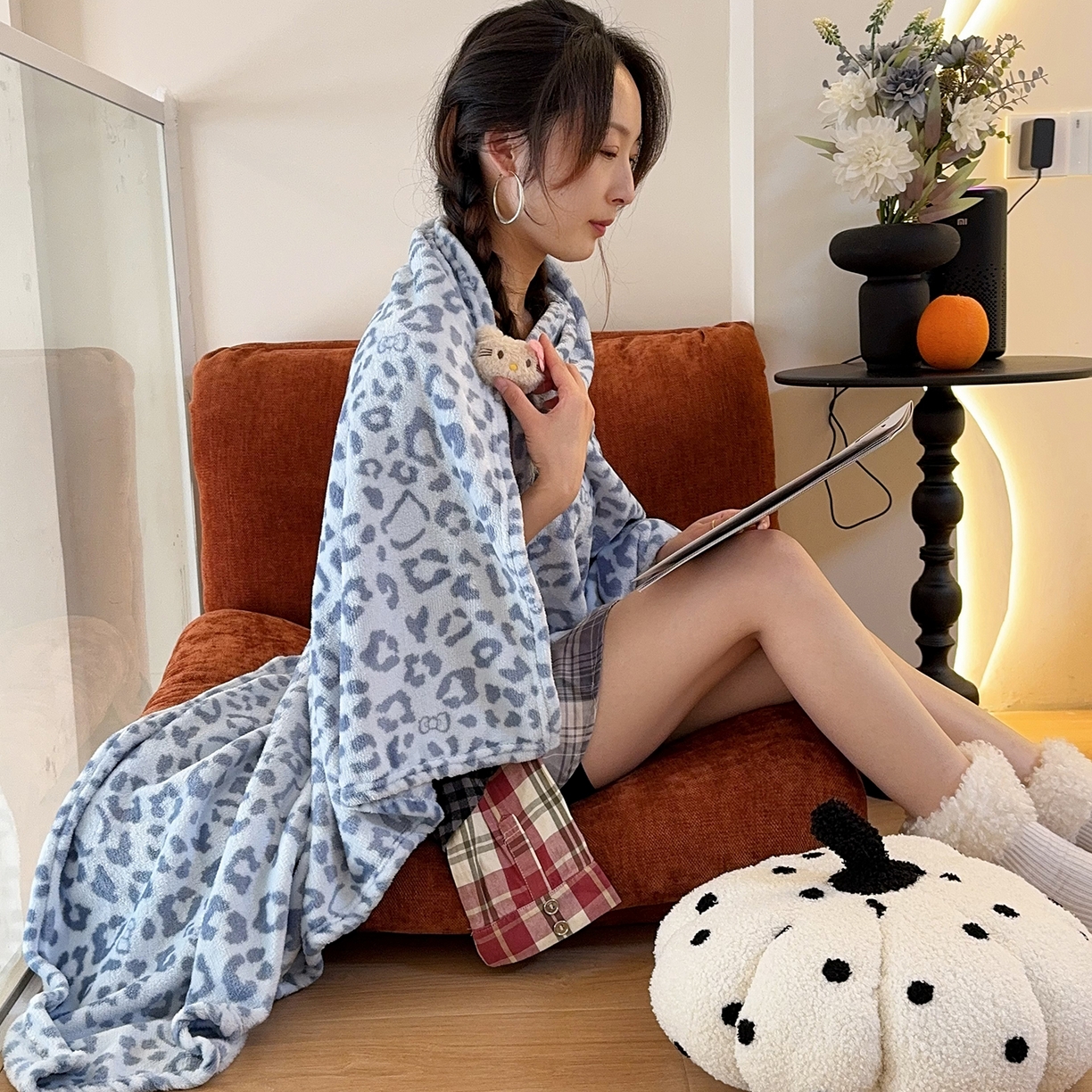 91家纺网 家纺一手货源 找家纺 兜米家居 2026新款四季款豹纹披肩毯毛毯法兰绒毯子 豹纹蓝