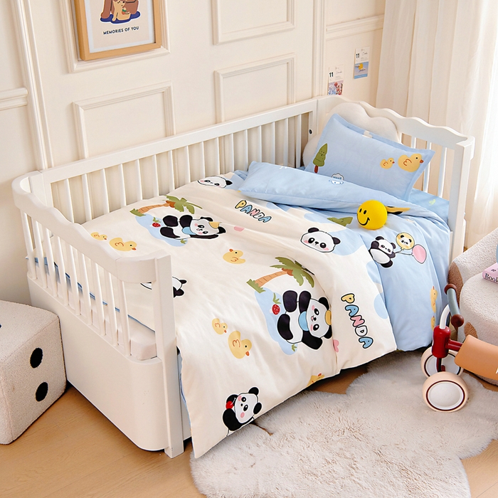 91家纺网 家纺一手货源 找家纺 芭伯妮 2026新款全棉AB版幼儿园三件套宝宝午睡被子六件套儿童被套多件套（第一批） 熊猫鸭鸭乐-蓝