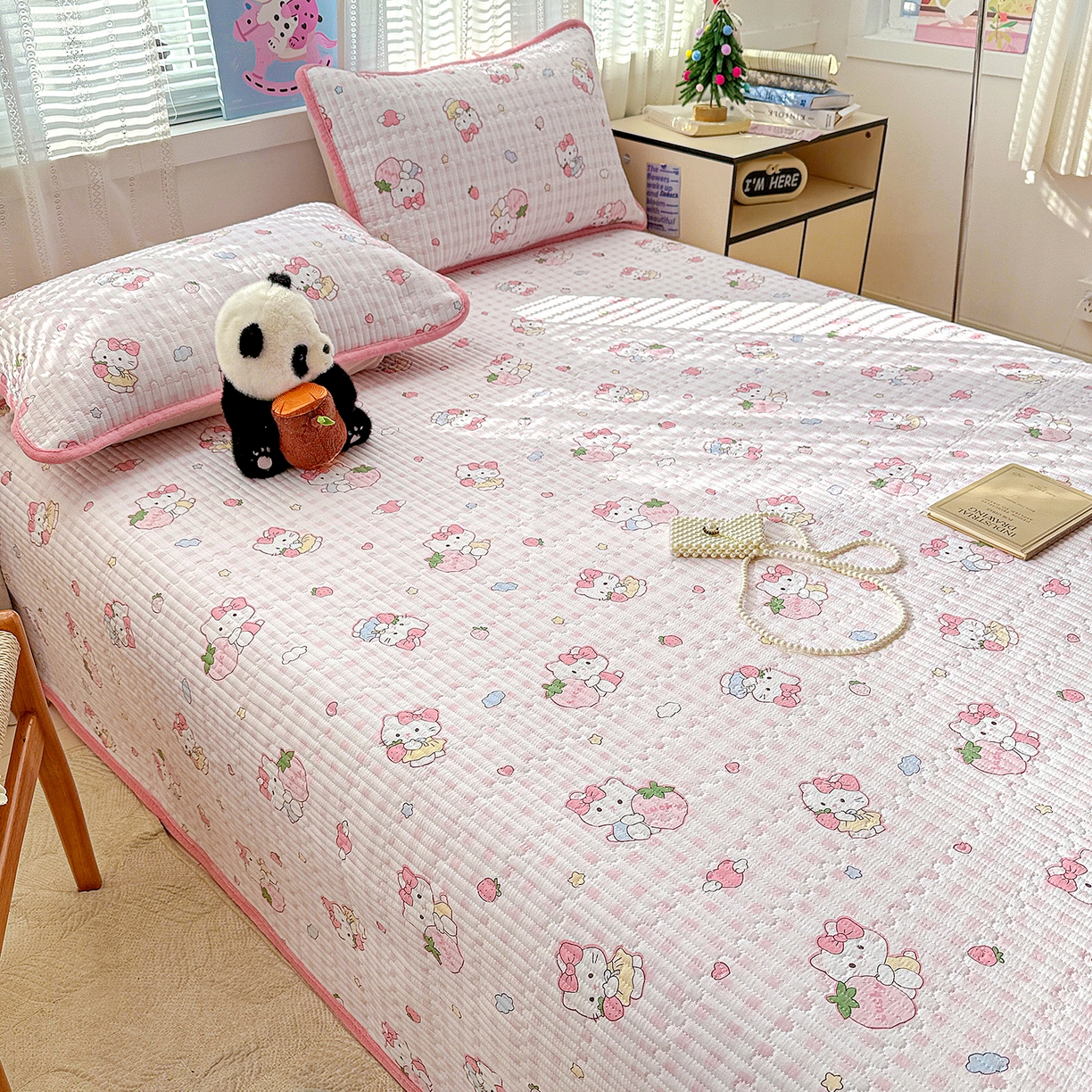 91家纺网 家纺一手货源 找家纺 恒尚居 2026新款A双层纱B牛奶绒床盖双面两用夹棉床单学生床垫床褥子系列二 KT猫【A双层纱-B牛奶绒】