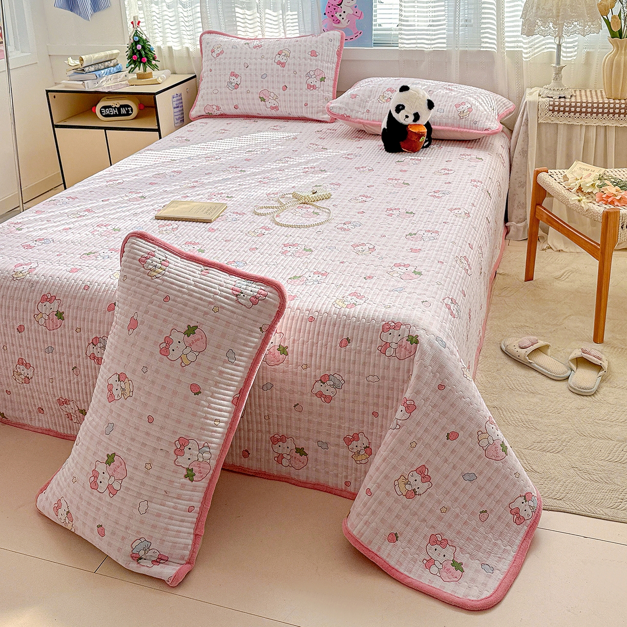 91家纺网 家纺一手货源 找家纺 恒尚居 2026新款A双层纱B牛奶绒床盖双面两用夹棉床单学生床垫床褥子系列二 KT猫【A双层纱-B牛奶绒】