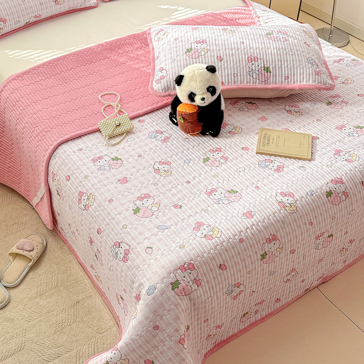 91家纺网 家纺一手货源 找家纺 恒尚居 2026新款A双层纱B牛奶绒床盖双面两用夹棉床单学生床垫床褥子系列二 KT猫【A双层纱-B牛奶绒】