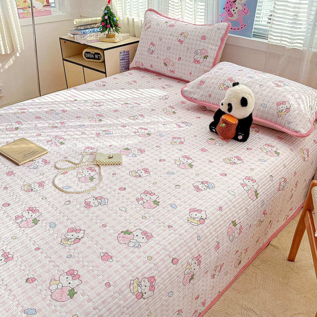 91家纺网 家纺一手货源 找家纺 恒尚居 2026新款A双层纱B牛奶绒床盖双面两用夹棉床单学生床垫床褥子系列二 KT猫【A双层纱-B牛奶绒】