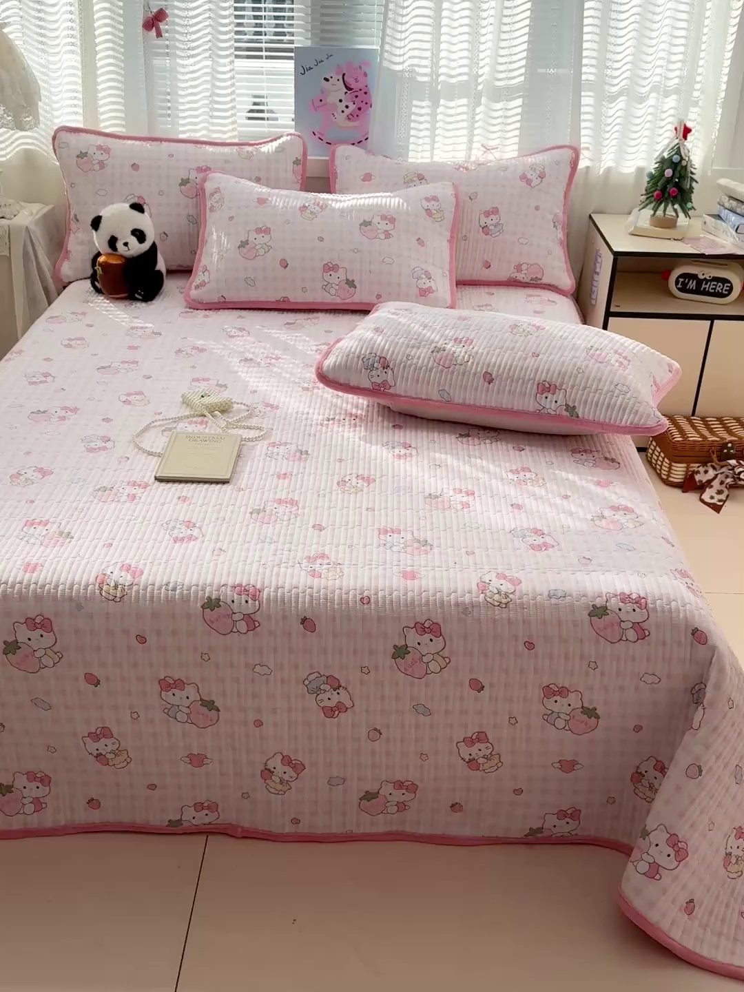 91家纺网 家纺一手货源 找家纺 恒尚居 2026新款A双层纱B牛奶绒床盖双面两用夹棉床单学生床垫床褥子系列二 KT猫【A双层纱-B牛奶绒】